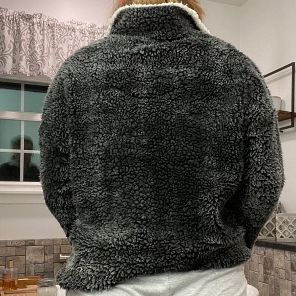 Fluffy Jacket - Picture 2 of 5